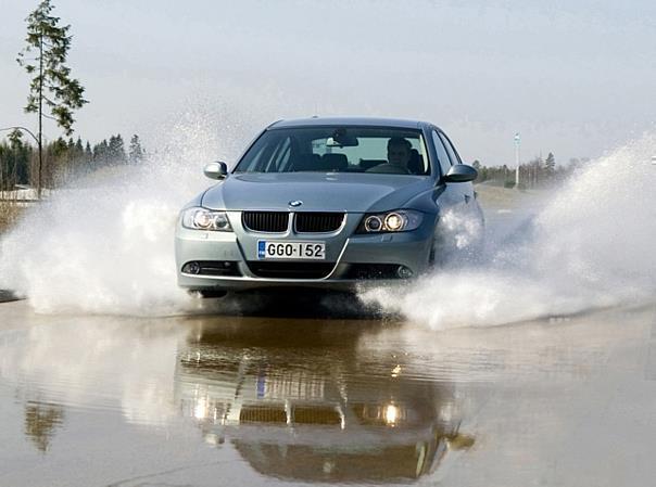 Der „vorbildliche“ Öko-Reifen Nokian V im „AutoBild“ Test bietet auch bei Nässe optimale Sicherheit. Foto: Nokian Tyres/Auto-Reporter.NET 